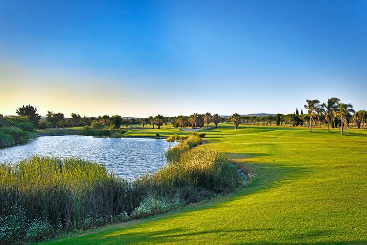 Dom Pedro Laguna Golf Course   HOLE 17