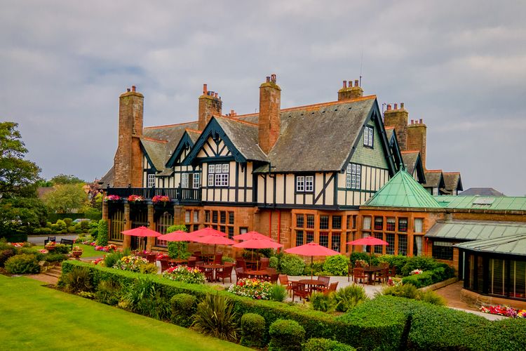 Garden_at_piersland_house_in_troon_copy.jpeg