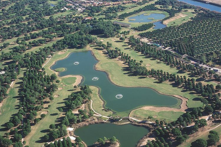 Gloria Golf Turkije Belek Luchtfoto.JPG