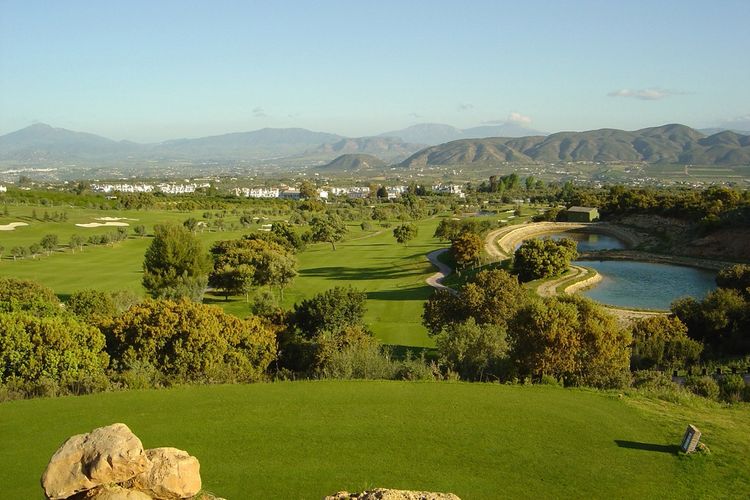 Lauro Golf Spanje Costa Del Sol Teeshot Downhill