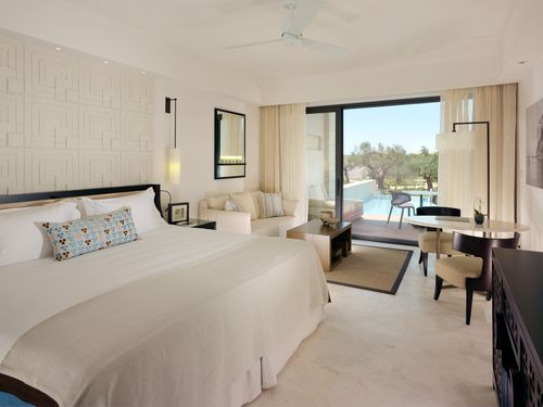 The_Romanos_room_8