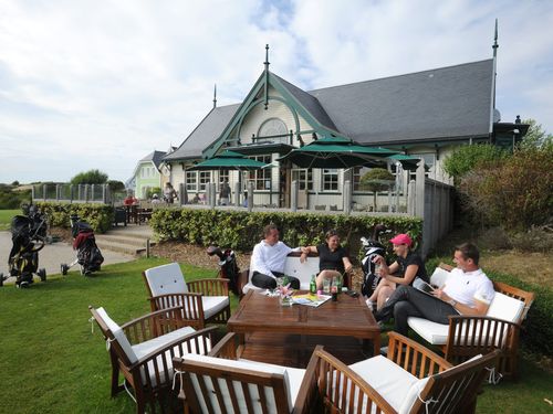 Frankrijik Noordfrankrijk Golfbaan Belledune Terras Clubhuis