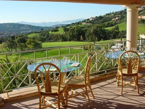 Frankrijk Cotedazur Golfbaan Saintmaxime Terras.JPG