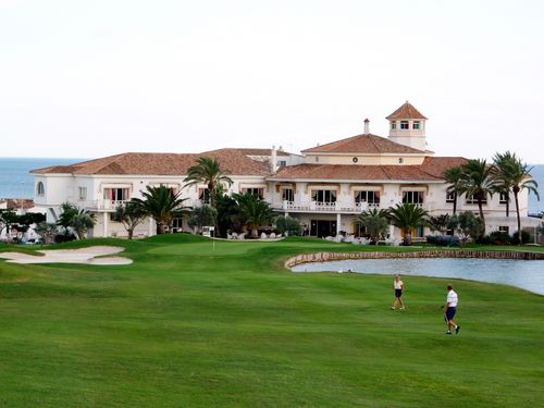 La Duquesa Golf Spanje Costa Del Sol Hole9 Clubhuis