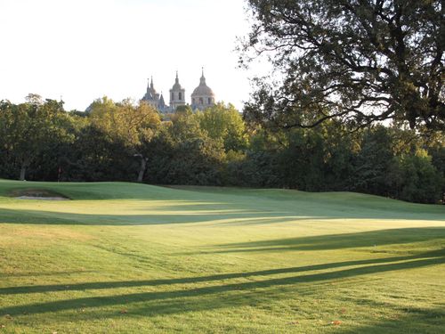 La Herreria Golf Spanje Madrid Fairway Green.JPG