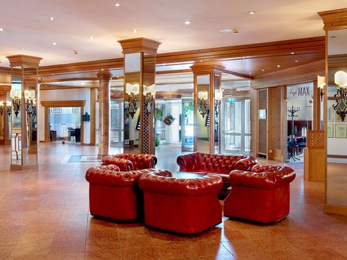 Maximilian Quellness Golf Resort Lobby