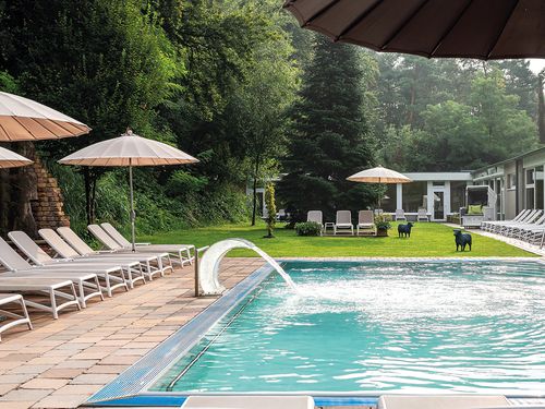 Waldhotel_tannenhaeuschen_aqua_silva_spa_aussenpool