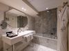 Le Louis Versailles Chateau Hotel Badkamer 2