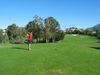 Los Naranjos Golf Spanje Costa Del Sol Golfer Teeshot Eindhouding.JPG